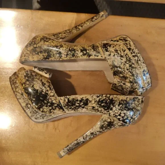 Authenticated Fendi stilettos size 37 customized